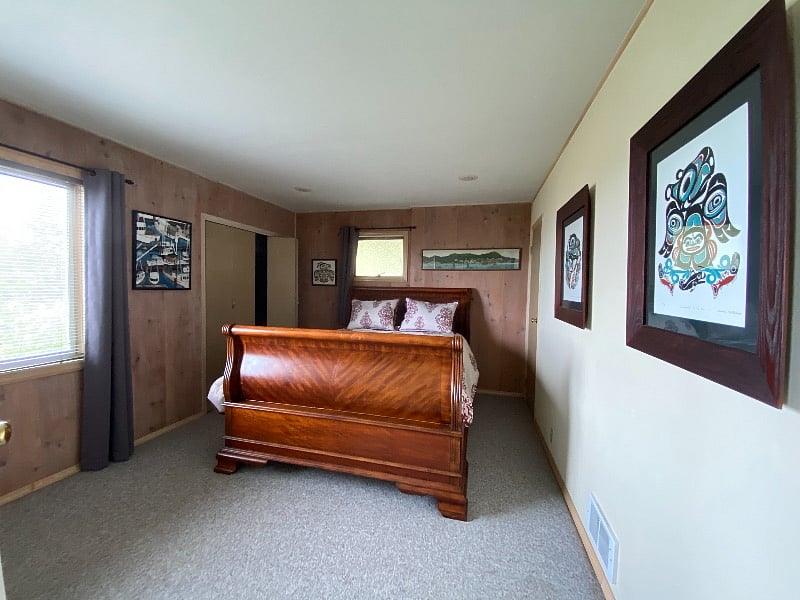 Bedroom 1 - Queen Bed