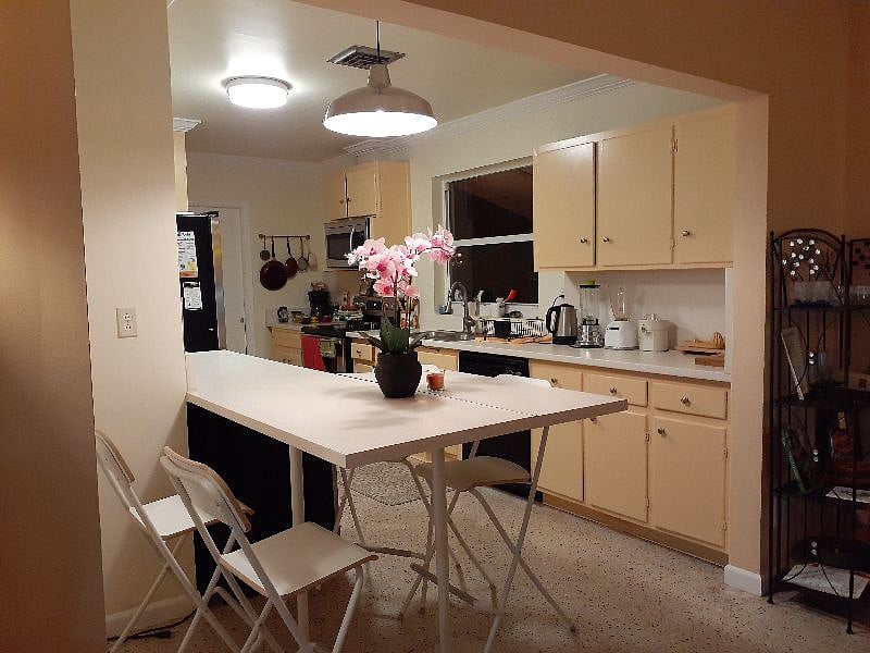 Furnished Finder property 304260_1 photo 3