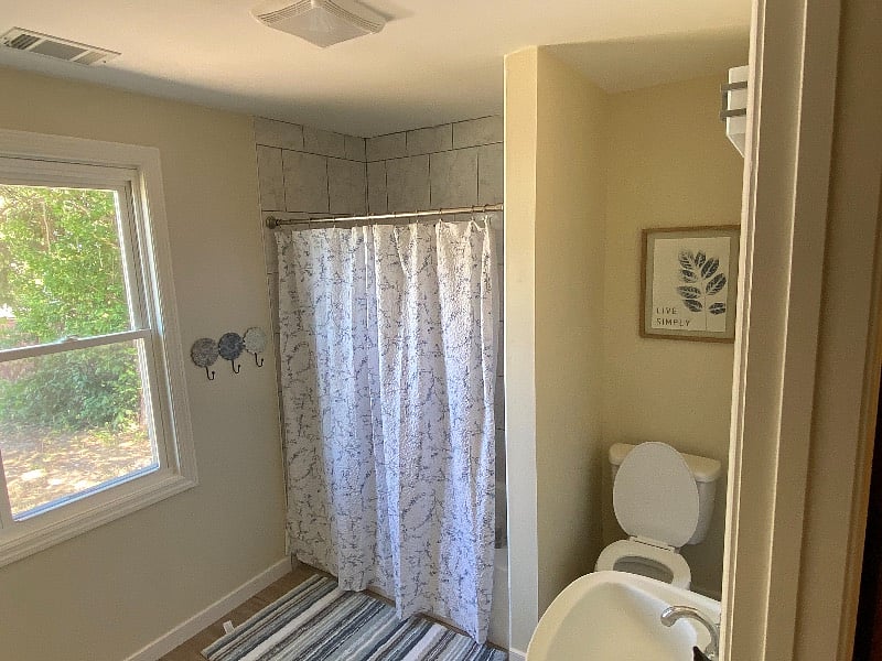4 ft bathtub/shower, toilet and sink