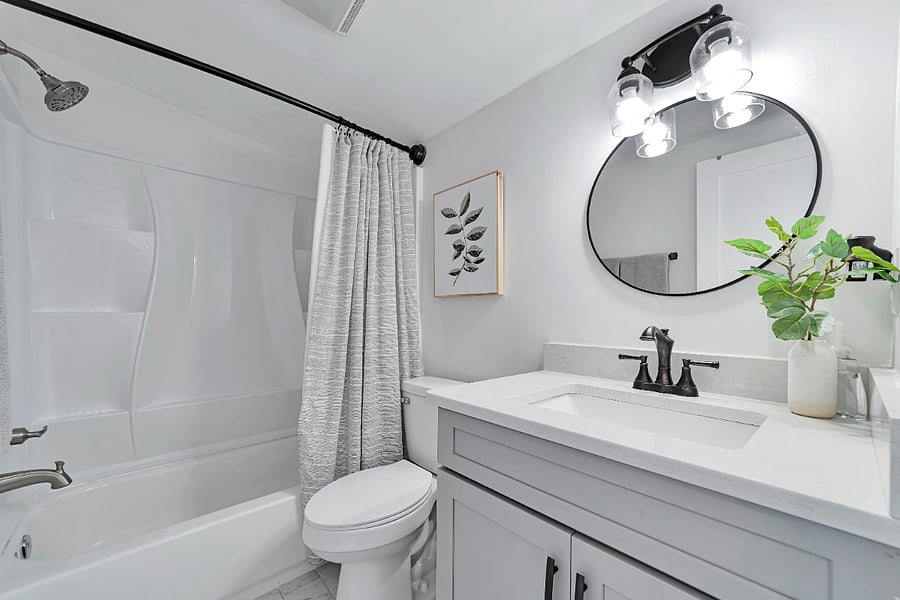 Upstairs full bath