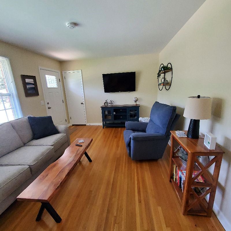 Living room with Lazy Boy furniture. Very comfortable