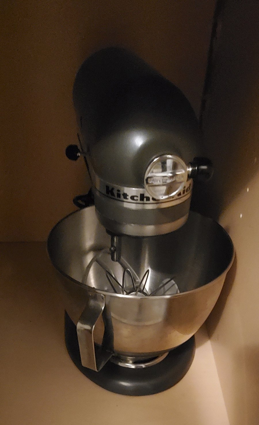 New Kitchenaid mixer, also cake pans, pizza pans etc