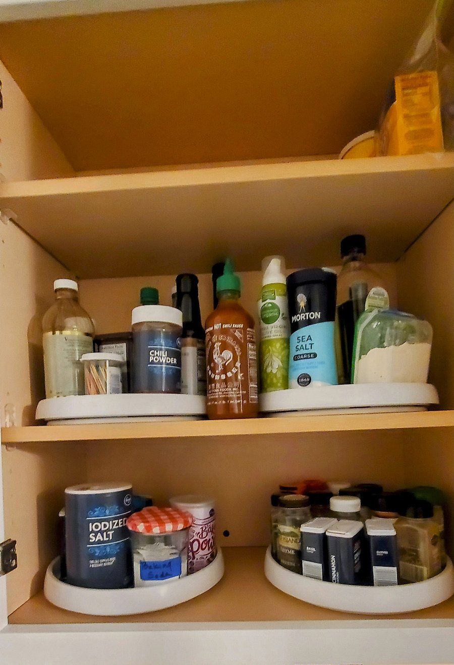 Lots of spices, salt and pepper etc left for tenants