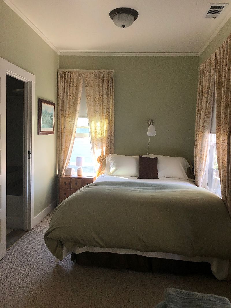 Queen size bed with all cotton sheets and down comforter. All shades are light blocking.