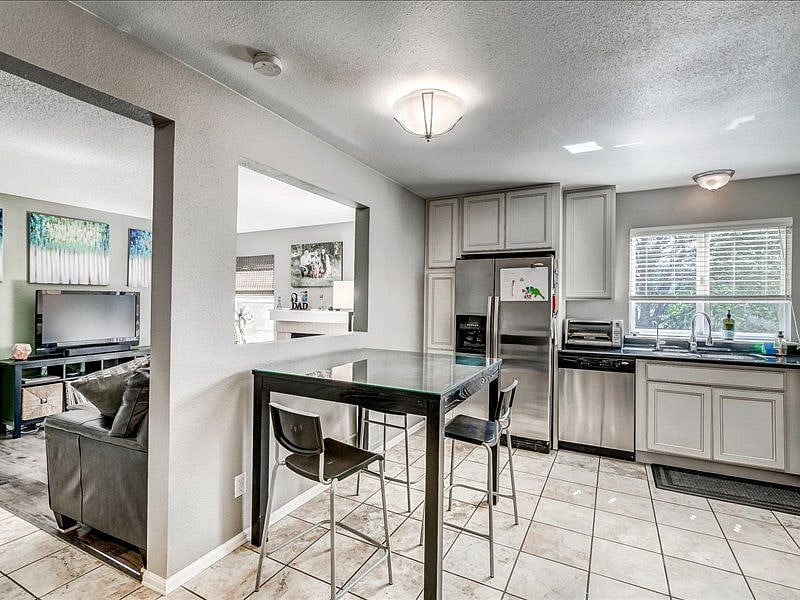 Eating table in kitchen