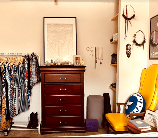 Another view of the smaller bedroom- wardrobe of colorful dresses not included, sorry!