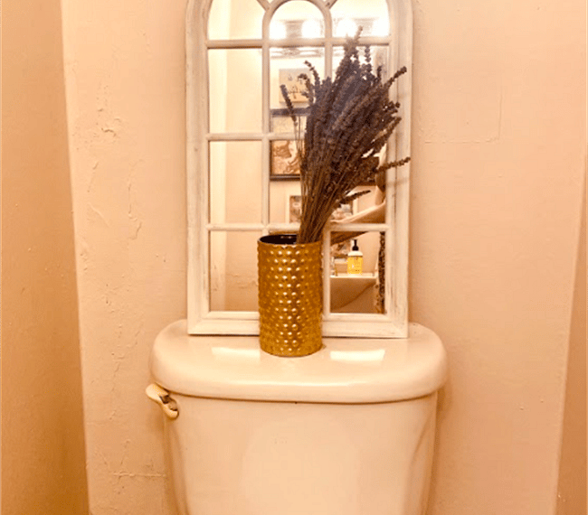 Just kidding I need a mirror, it's on the other side.