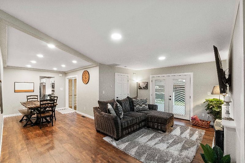 Furnished Finder property 305433_2 photo 21