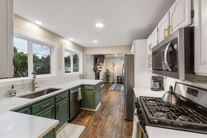 Furnished Finder property 305433_3 photo 14