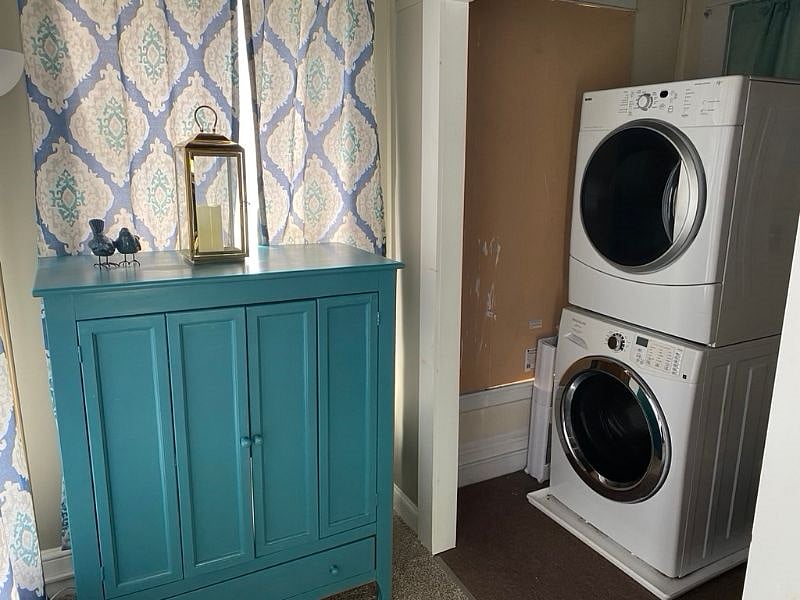 162 Laundry in Sunroom