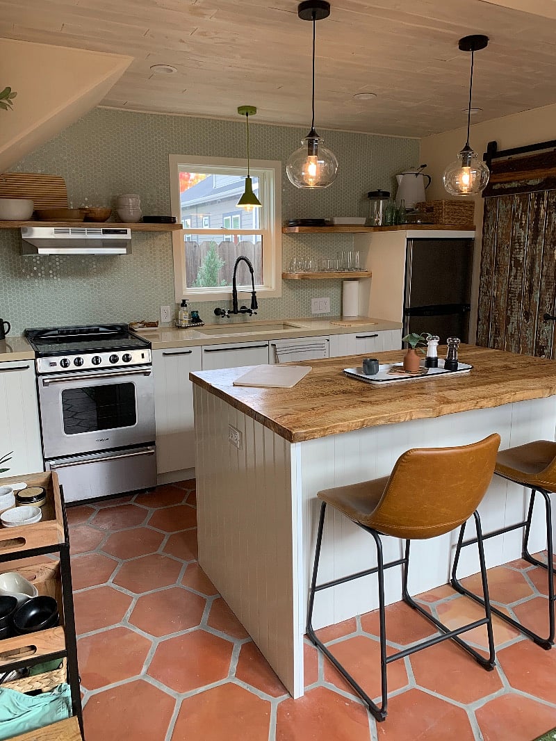 Fully equipped kitchen