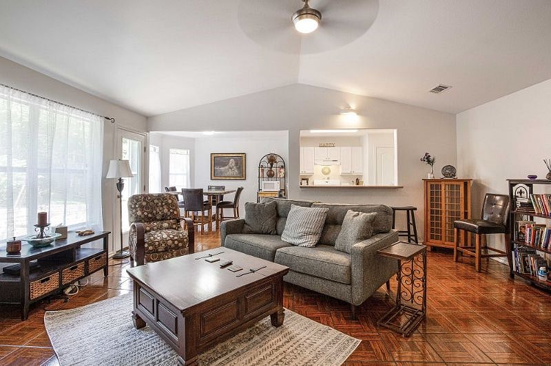 Furnished Finder property 305795_1 photo 3