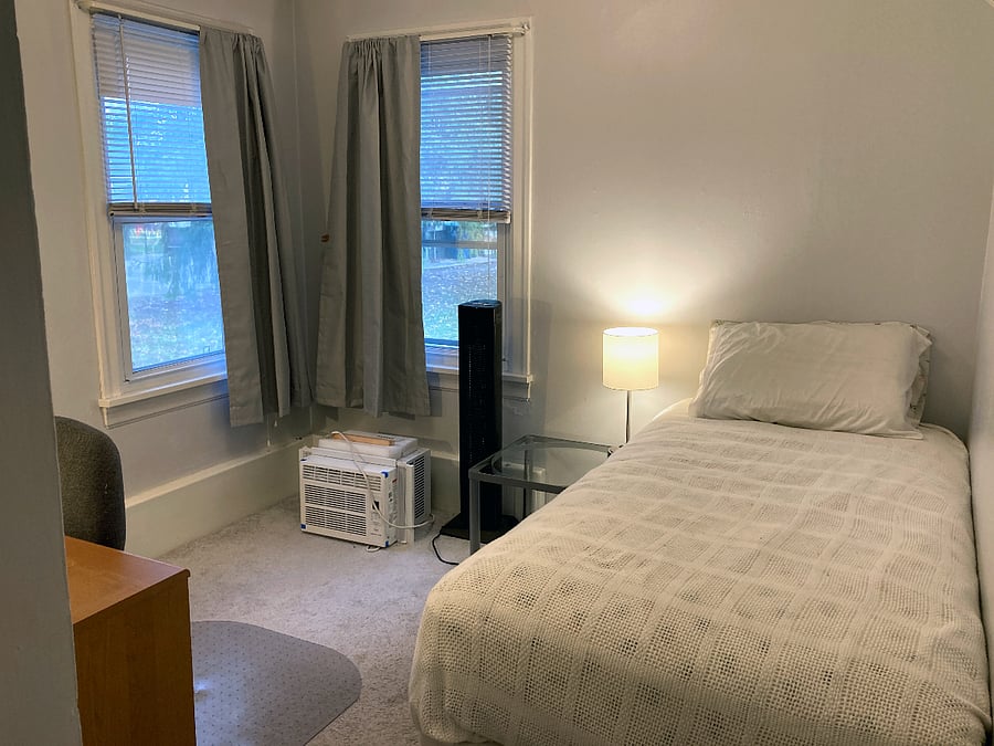 Bedroom 2 / Office with twin bed