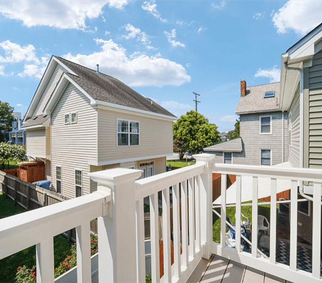2nd floor balcony
