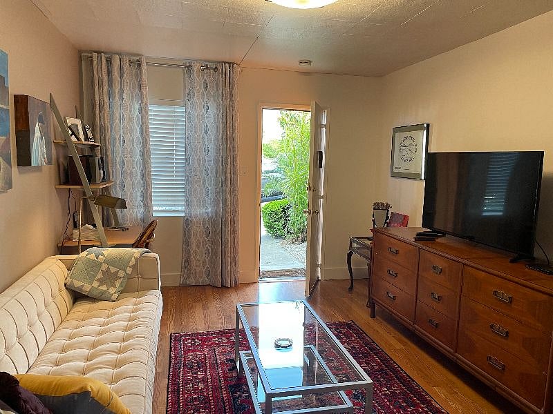 Furnished Finder property 306042_1 photo 3