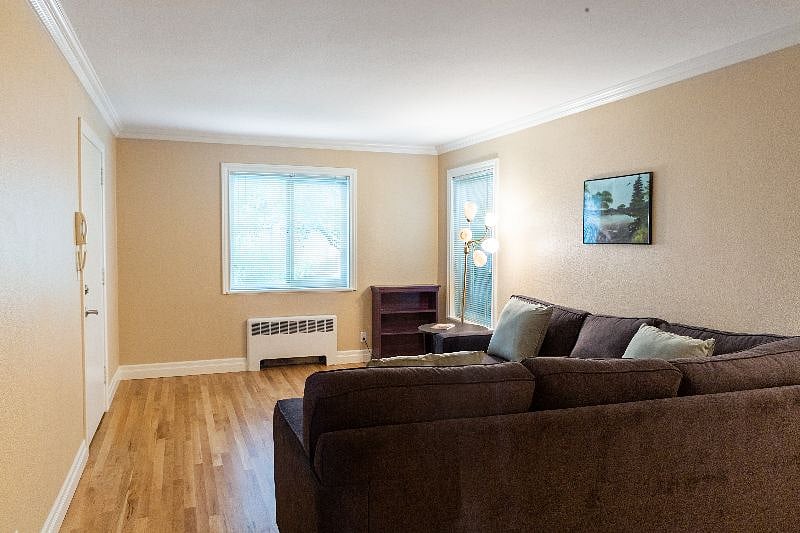 LIving Room (TV not pictured)