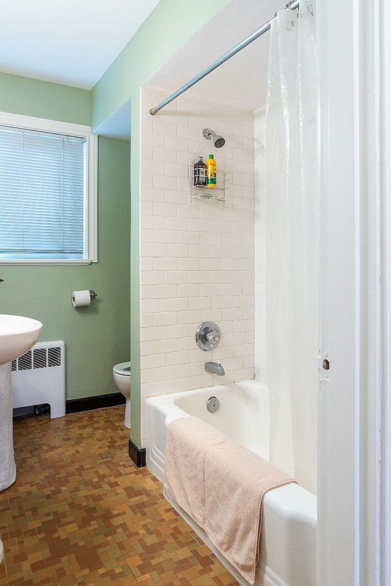 Full-sized bathtub