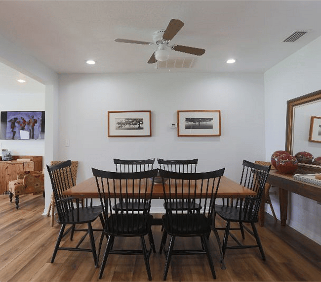 Dining area is open to the kitchen and livingroom.