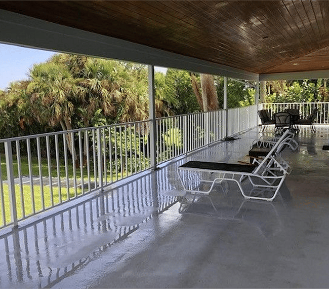 Large, covered lanai.