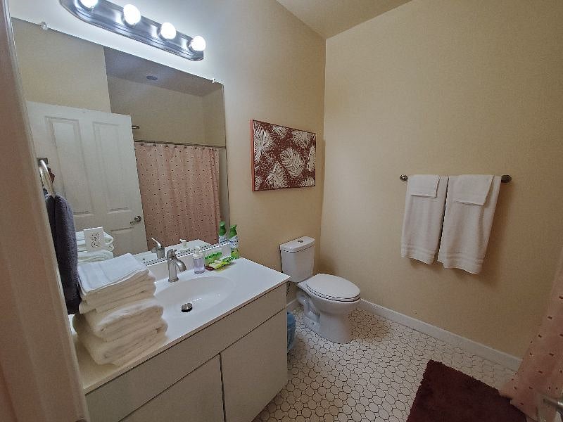 The shared bathroom on the 2bd floor