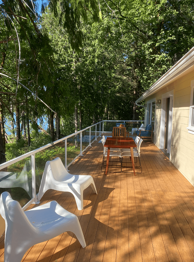 Enormous deck.