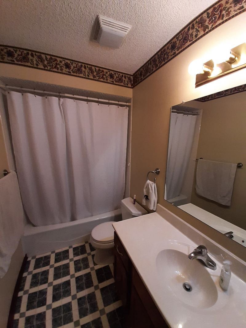 Second (Hallway) Bathroom