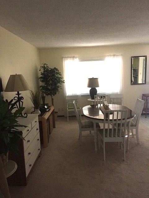 Dining table (leaf available to enlarge)