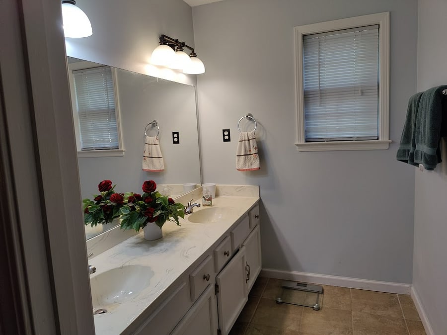 2nd bedroom attached bath