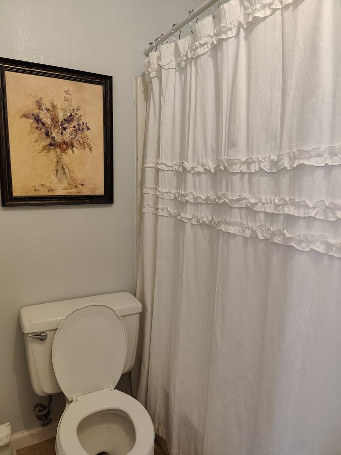 2nd bedroom attached bath