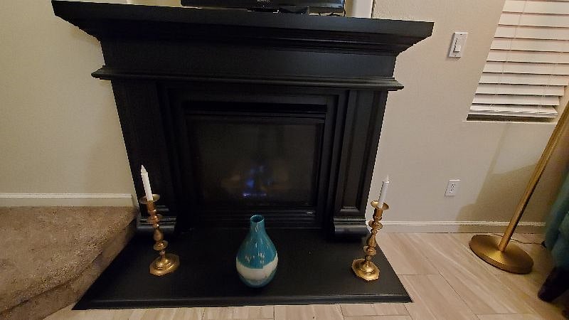 GAS FIREPLACE