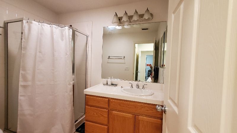 SHOWER AND PLENTY OF RACKS ... TOILET PAPER PROVIDED