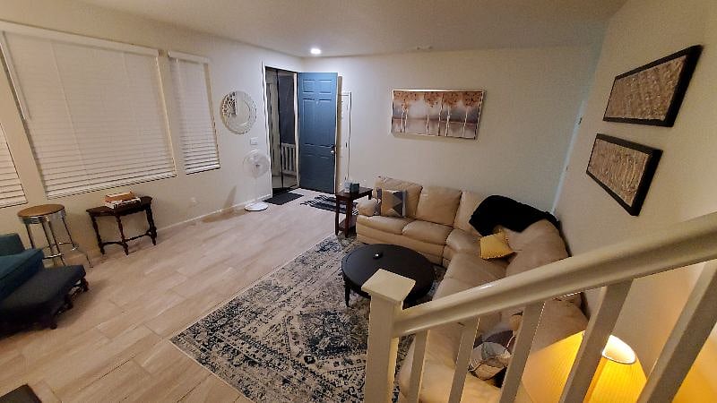MODERN FURNISHINGS & ART