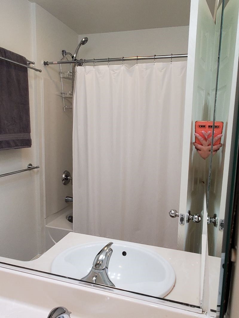 FULL BATHTUB.SHOWER WAND