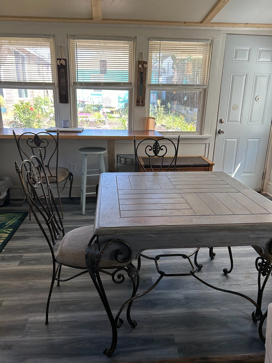 Queen Bee Cottage