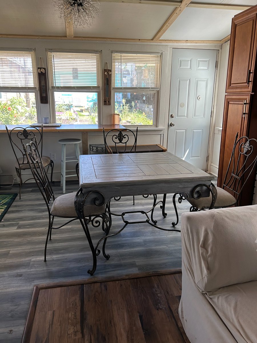 Queen Bee Cottage