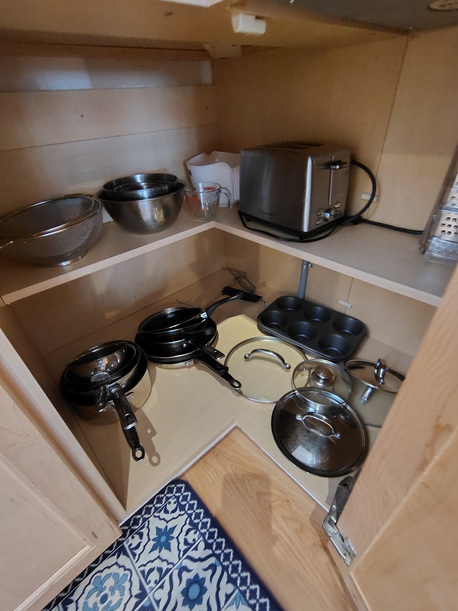 pots and pans and bakeware