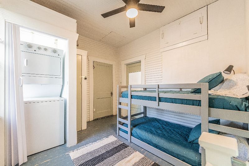 Bunkroom (twin memory foam mattresses) with washer/dryer