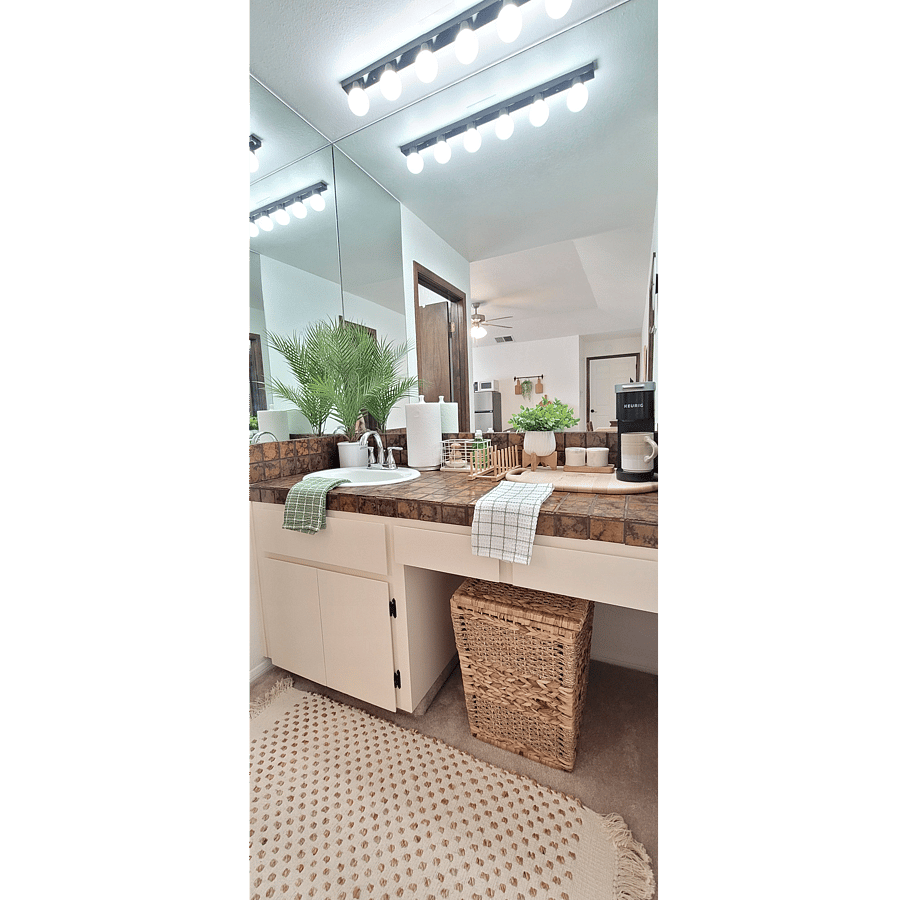 2nd sink, perfect for a coffee bar