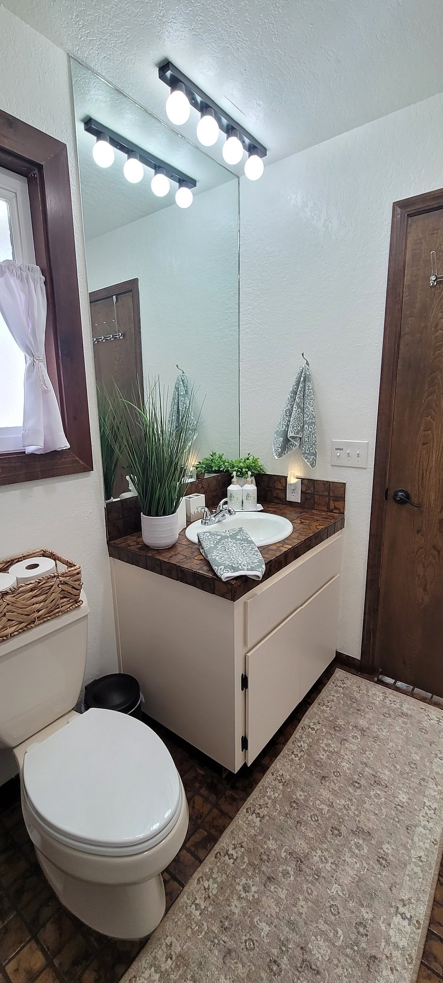 Your private en-suite bathroom