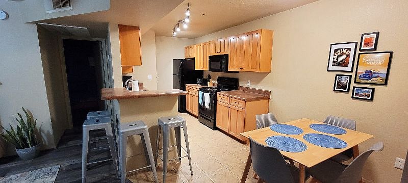 The kitchen and dining area - seating and dinnerware for 8.
