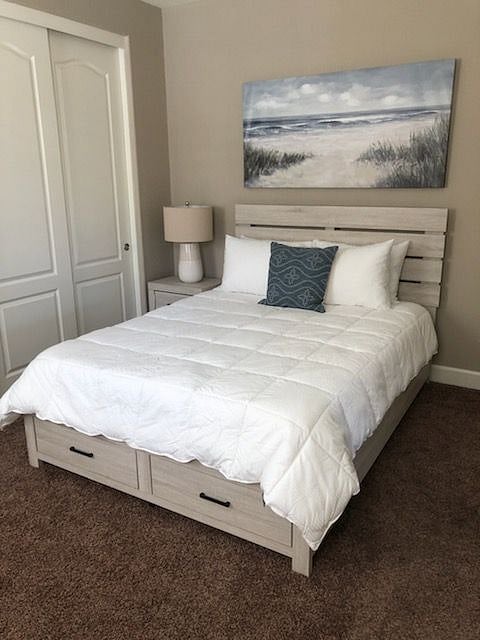 Comfortable queen bed with pullout drawers
