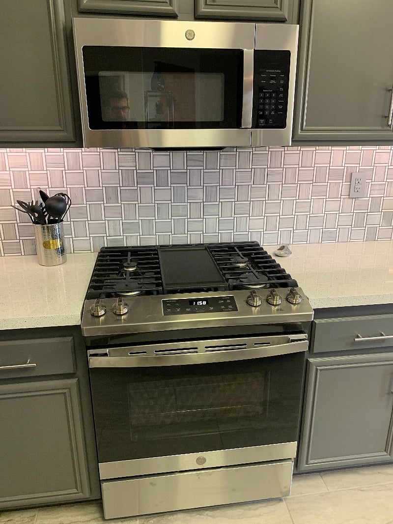 A brand new gas stove/oven with griddle! And yes, thats a real marble backsplash.