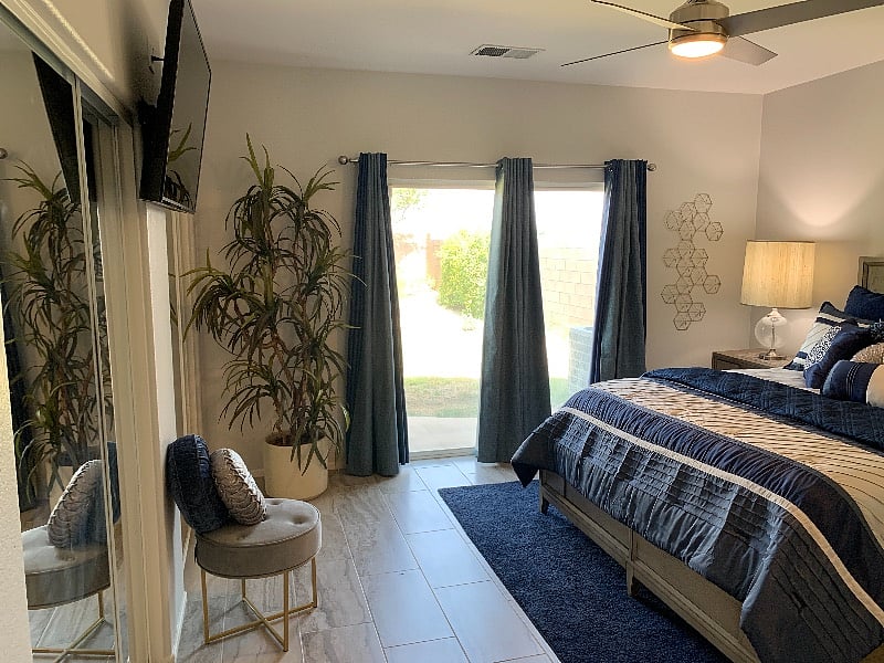 50 flat screen TVs in both bedrooms.
