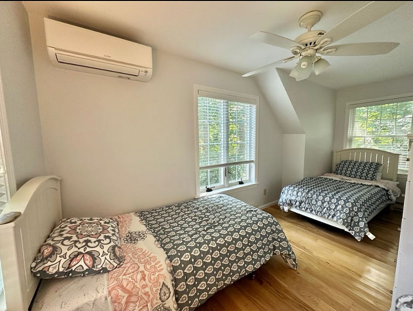 Nook area in 2nd bedroom 2 single beds