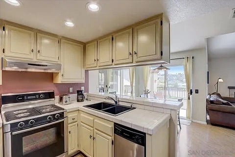 Furnished Finder property 314998_1 photo 12