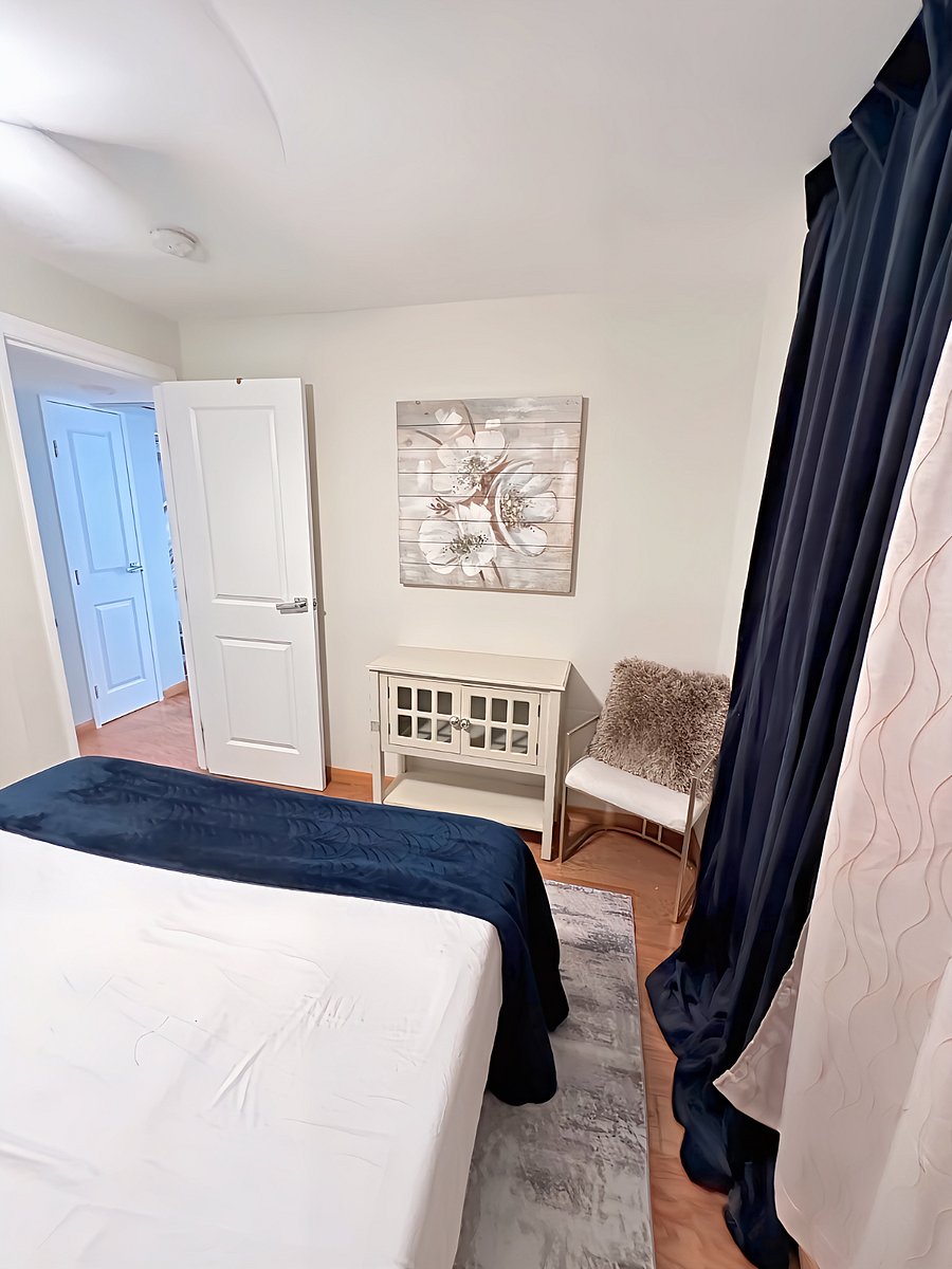 Queen room