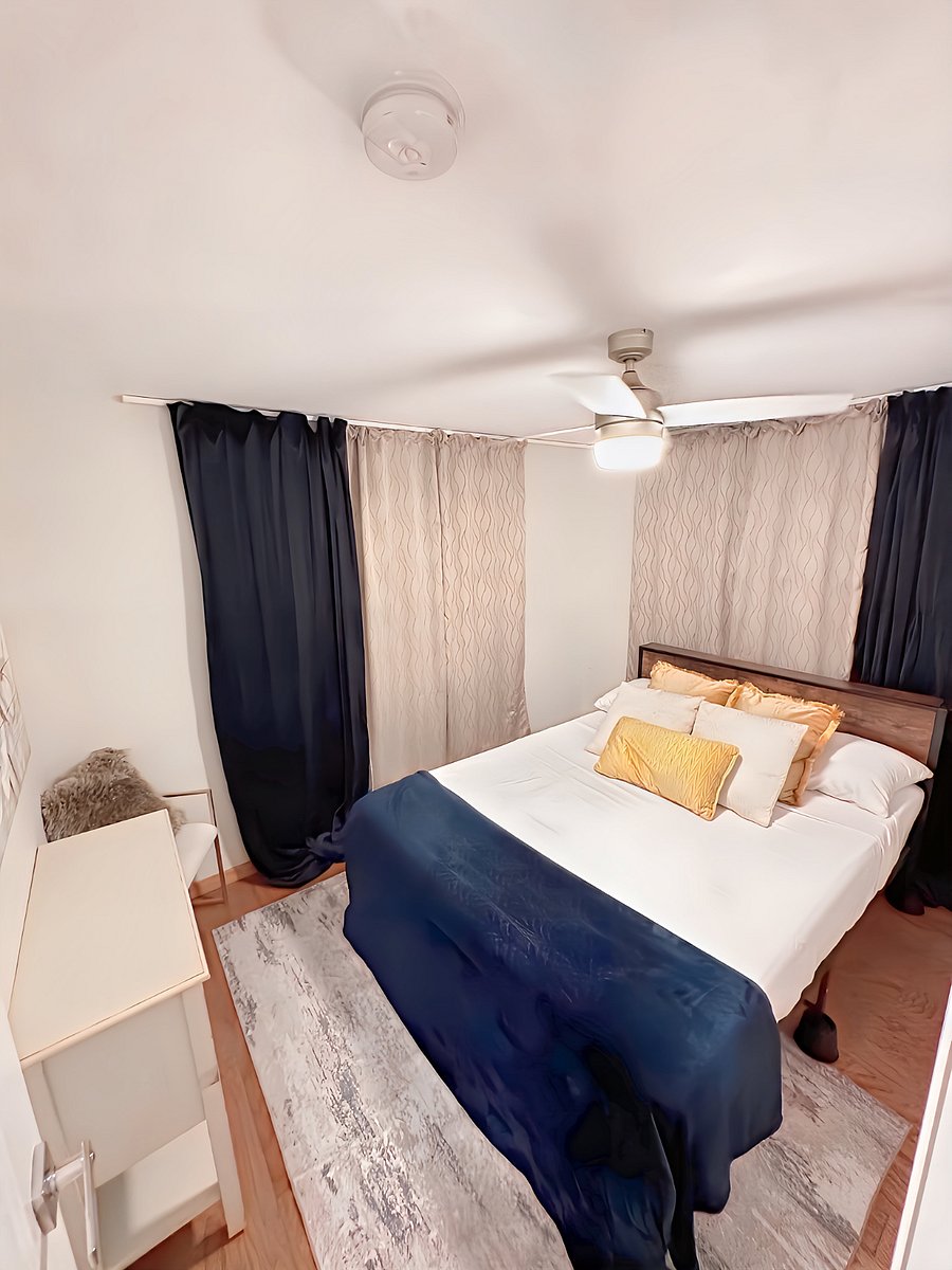 Queen bed 2nd bedroom