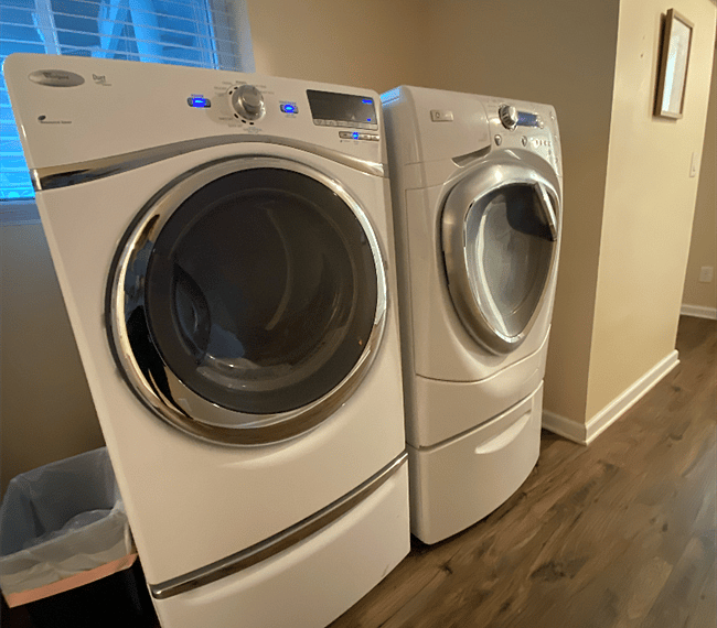 1st FLOOR LAUNDRY (5-8)