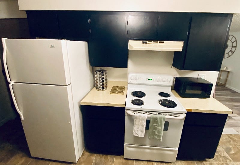 As you can see there are some chips on the counter top edge. We are planning on replacing the counter tops before Summer, however, this depends on if we have time between tenants.