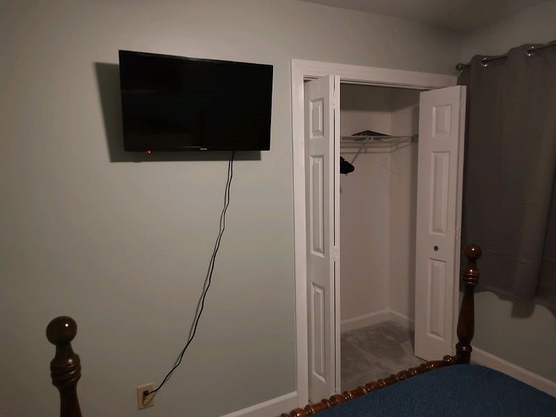 40" smart tv with remote, hangers provided